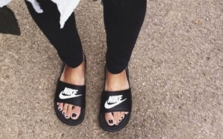 outfits with nike slides